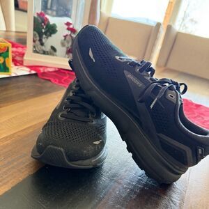 BROOKS GHOST 15 SNEAKERS